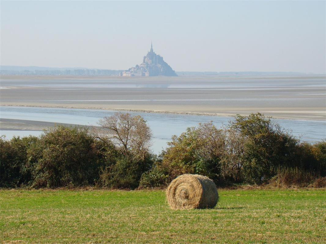 Entre Mont St Michel Et Merveille Vains Exterior foto